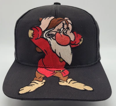 Gorra gorra bordada vintage gruñona Blancanieves negra tienda Disney con cierre a presión Foto 1 de 4