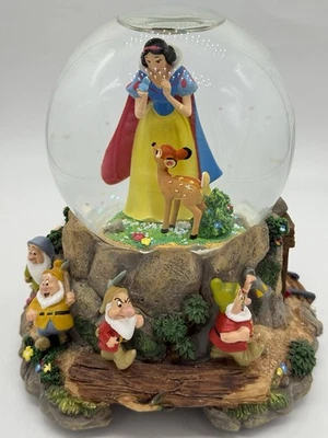 Globo de nieve musical de Walt Disney Blancanieves y los siete enanitos High-Ho Foto 1 de 4
