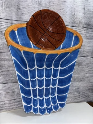 Plato de fiesta de cerámica raro para astillas y inmersiones de baloncesto 14x11 solo lavado a mano Foto 1 de 4