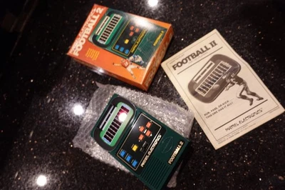 Mattel FÚTBOL 2 Videojuego Electrónico Portátil Vintage + CAJA A3 Bonito Foto 1 de 4