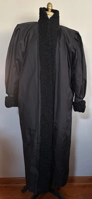 Abrigo largo de colección Saks Five Avenue para mujer talla 10 ribete de karakul forrado de piel de rubí negro Foto 1 de 4