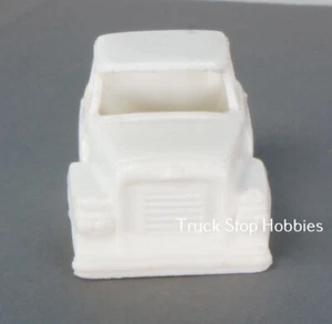 HO 1:87 International BCF Truck Cab Rigid Polyurethane - CAB ONLY KIT - Picture 1 of 2