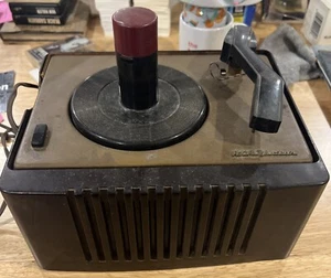 RCA VICTOR 45-EY-2 piccolo giradischi. Rara bachelite PER RICAMBI vedi foto - Foto 1 di 6