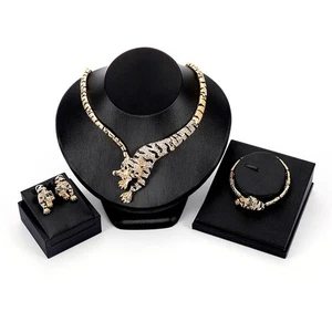 Conjunto de joyas estilo europeo con forma de tigre para mujer collar de hueso dorado pendientes - Imagen 1 de 6