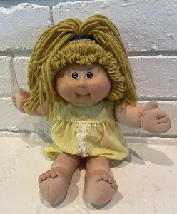 Kohlaufnäher Kinder spielen mit 25. Jahrestag gekleidet in Original CPK Strampler - Bild 1 von 10