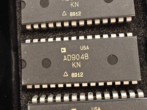 1x Analog Devices [AD9048 KN] Monolithic 8 Bit Video A/D Converter - Single Unit - Picture 1 of 6
