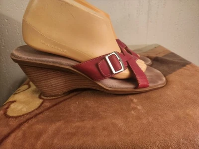 Sandalias Aerosoles para mujer talla 9 de cuero rojo sin cordones con cuña #53 Foto 1 de 4