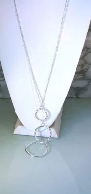 Style & Co Colgante Colgante Doble Cadena Larga Tono Plata y Triple Anillo 34" Foto 1 de 2