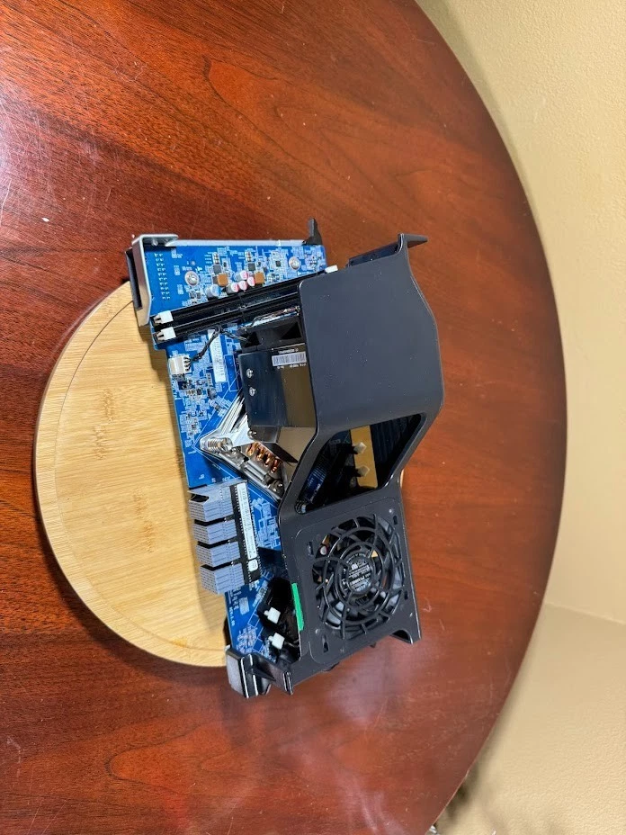 HP z640 2nd cpu riserer with 16 gig ram and matching cpu. — 第 1/4 张图片