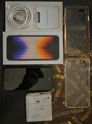 Apple iPhone SE 2022 - 128GB - Colore "Mezzanotte"  - Immagine 1 di 4