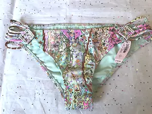 VICTORIAS SECRET THE CHEEKY BIKINI SOLO FONDO NUOVO CON ETICHETTE MULTICOLORE 2RE3 STRAPPY - Foto 1 di 3