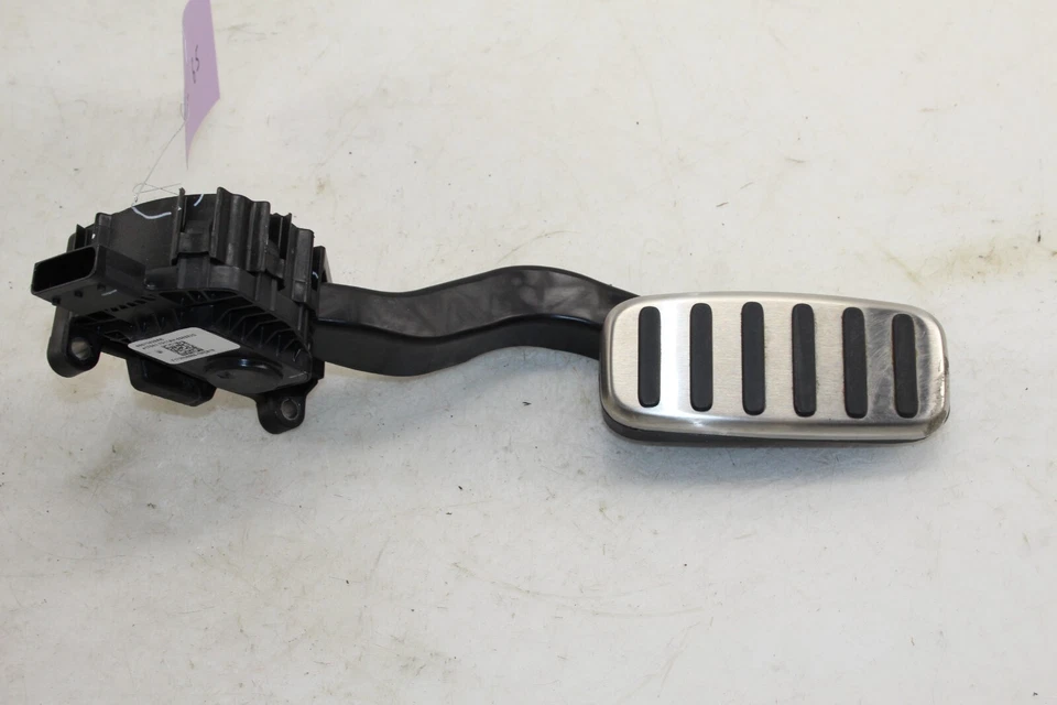 2012-2019 Fiat 500 Accelerator Pedal 68073429AB OEM EZ65 - Image 1 of 4