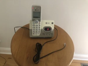 AT&T EL52213 Słuchawka Bezprzewodowy system odbierania Identyfikator dzwoniącego / połączenie Czekanie na telefon stacjonarny - Zdjęcie 1 z 3