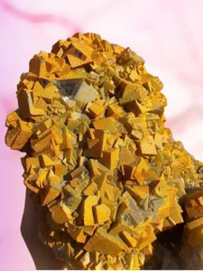 Muestra de cristal de flourita cúbica 100 % natural de 670 g en matriz de colección - Imagen 1 de 7
