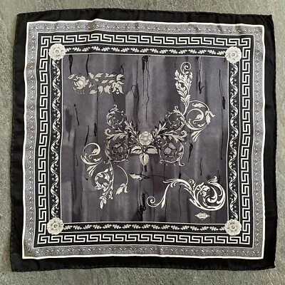 GIANNI VERSACE silk neck scarf gray Baroque print 16 inches - Imagem 1 de 4
