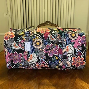 NWT Vera Bradley Large Traveler Duffel In Kauai Floral - Picture 1 of 5