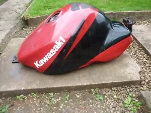 Kawasaki ZX9R B Series 1994-1997 Fuel Petrol Gas Tank - Picture 1 of 10