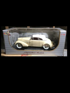 1936 Cord 810 Yellow 1:18 Signature Models 18108 - Picture 1 of 3