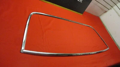 Dodge Challenger 1970-1974 moldura ventana trasera Foto 1 de 4