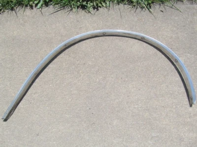 Mercury Comet Montego 1968 moldura de apertura de rueda delantera derecha Foto 1 de 4