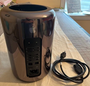 Apple Mac Pro A1481 Ende 2013 3GHz 8 Core 128GB RAM 128GB SSD Monterrey - Bild 1 von 3