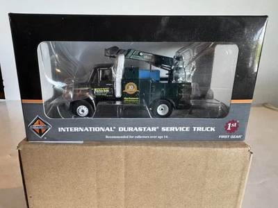 Camión de servicio First Gear escala 1:50 International Durastar, Falls Farm & Garden Foto 1 de 4
