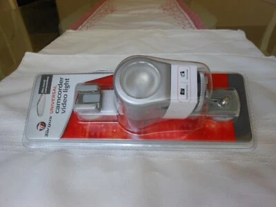 Luz universal para videocámara Targus TG-RSVL - Se adapta a la mayoría de las videocámaras Foto 1 de 4