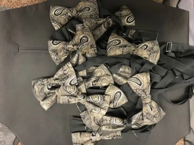 NUEVO Lote de 21 Pajaritas Formales Boda Formal Paisley Preatadas Oro Negro y Plata Paisley Foto 1 de 4