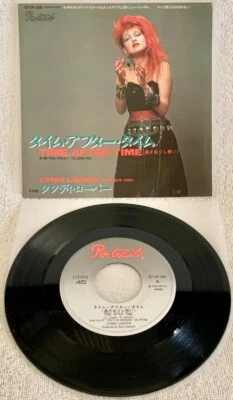 CYNDI LAUPER "TIME AFTER TIME" ULTRA-RARE 1983 JAPANESE SINGLE WITH FOLD OUT PS! Foto 1 de 4