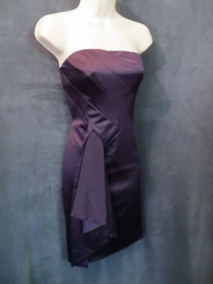 Mini Vestido Formal The Limited Ciruela Oscura Púrpura Satén Sin Tirantes Detalle de Costura Faja  Foto 1 de 4