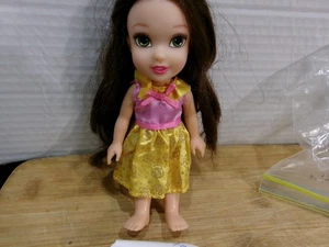 Disney Princess La Bella e la Bestia Petite Young Belle bambola - Foto 1 di 5