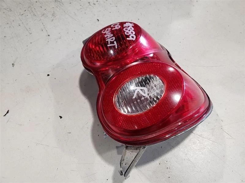 Luz trasera lateral Smart ForTwo 2009 pasajero derecho OEM A4518200664 Foto 1 de 4