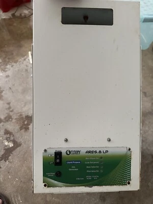 Generador de CO2 Titan Controls® Ares® 8 - 8 quemadores propono líquido USADO Foto 1 de 3