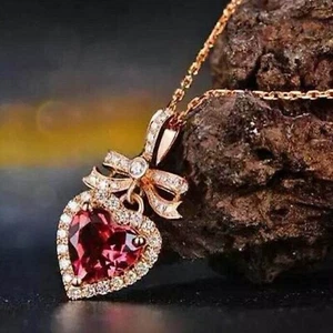 Ciondolo fiocco aureola pietra creata in laboratorio taglio cuore e rubino ro... - Foto 1 di 4