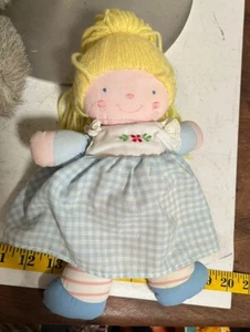 Muñeca de colección House of Hatten peluche suave bebé niña hilo sonajero de pelo - Imagen 1 de 8
