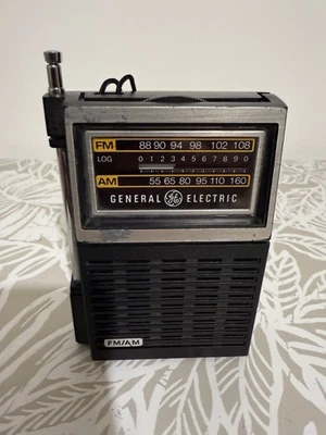 Radio de mano GE AM/FM modelo 7-2506B de colección funciona Foto 1 de 4