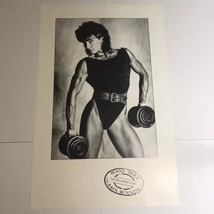 Póster de culturismo Penny Price “Never Surender” 25” H X 16” con gimnasio - Imagen 1 de 3
