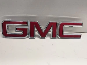 OEM GMC Acadia Sierra Yukon Parrilla Frontal Emblema Insignia Cromo Rojo 23456058 - Imagen 1 de 9
