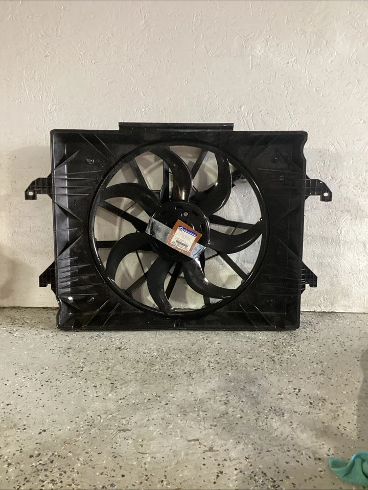 Вентилятор охлаждения радиатора 2019-2024 Jeep Grand Wagoneer 1500 68275634AD - Изображение 1 из 4