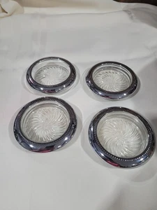 Cinco (4) posavasos de vidrio vintage recortados con cuentas de metal cromado remolino centros de vidrio - Imagen 1 de 5