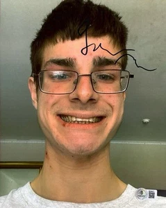 TIKTOK STAR JOSH BLOCK WORLD OF T-SHIRTS SIGNED 8x10 PHOTO - BECKETT COA - Picture 1 of 1