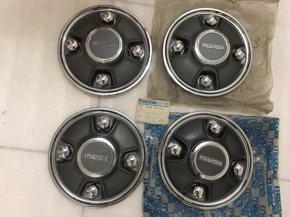 马自达 323 GLC Bug 眼轮盖 (NOS) — 第 1/4 张图片