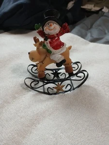 Schaukel Rentier mit Schneemann Weihnachtsfiguren Deko - Bild 1 von 5