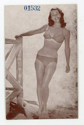 Tarjeta Arcade People Mujeres Risque Bikini Cabello Oscuro Playa #1532 Foto 1 de 2