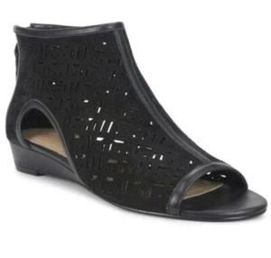 Sandalias de cuña baja de gamuza cubiertas de caramelo TAHARI talla 6,5 negras perforadas - Imagen 1 de 4