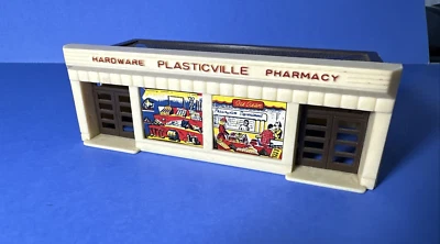 HO SCALE, PLASTICVILLE HARDWARE AND PHARMACY - Image 1 of 4