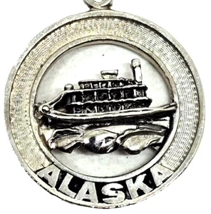 Alaska Portachiavi Souvenir Metallo Tono Argento Traghetto Barca Vintage (B15) - Foto 1 di 3