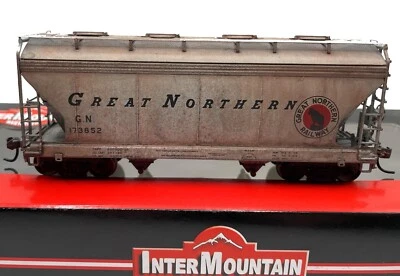 HO INTERMOUNTAIN 46538-03 ACF CENTER FLOW 2 BAY HOPPER GREAT NORTHERN WEATHERED - Image 1 of 3