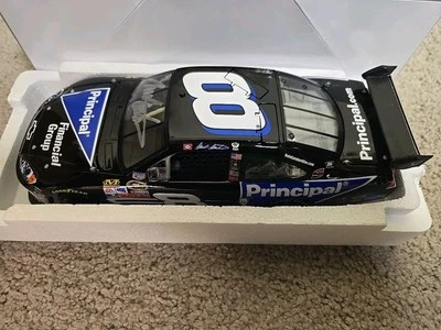 Mark Martin 8 Principal Financial 2008 700th Start autografiado 1/24 Nascar COT Foto 1 de 4