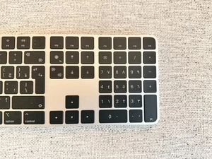 Apple Magic Keyboard A2520 w/Touch ID, English/Arabic Numeric Keypad Space Gray  - Picture 1 of 5